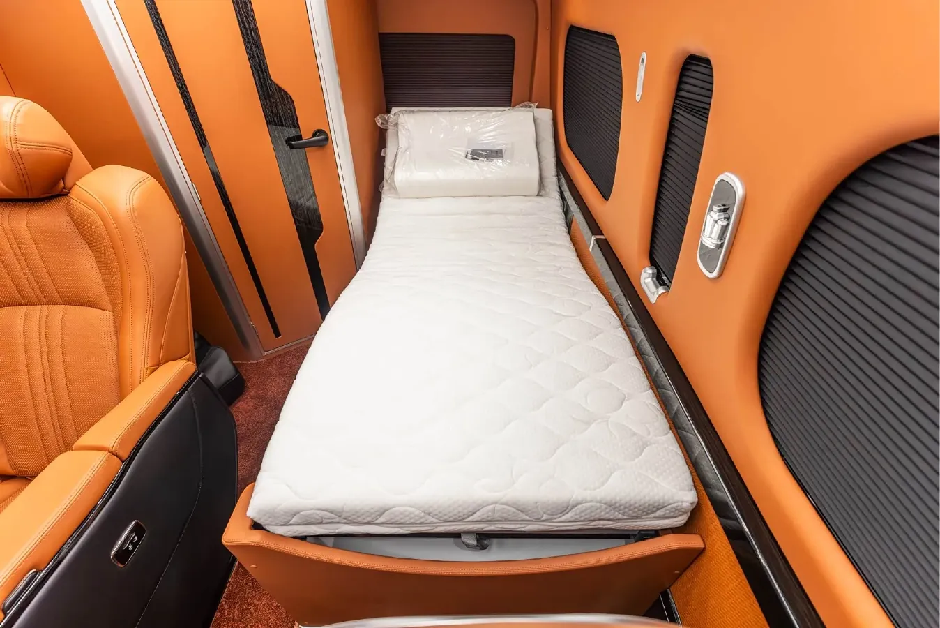 2024 Century Century 3.5L 262HP V6 E-CVT PHEV 18.1KWH,autocango,china used car exporter,china ev exporter,chinese used car exporter,chinese used ev exporter