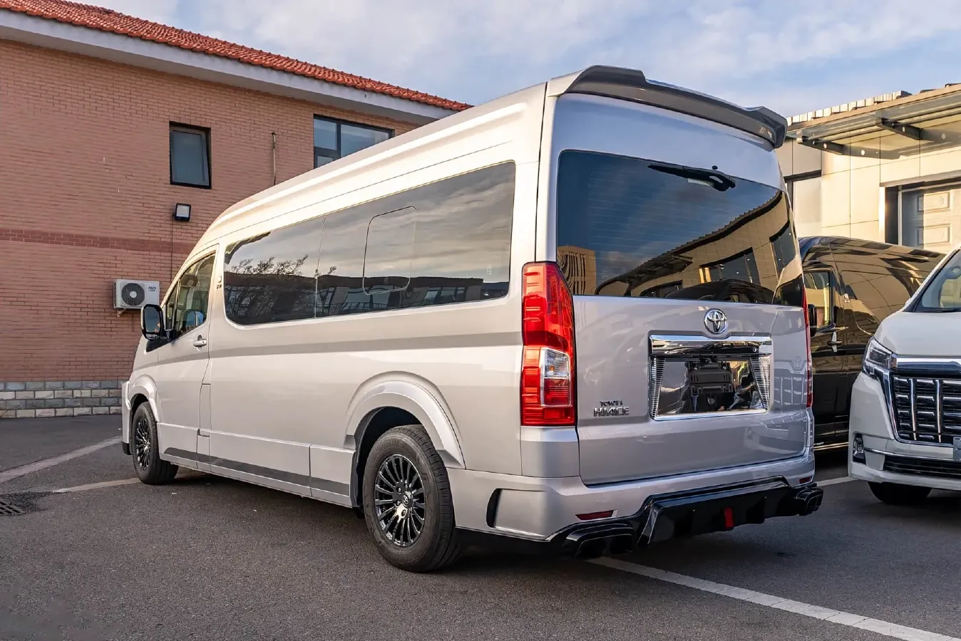 2024 Century Century 3.5L 262HP V6 E-CVT PHEV 18.1KWH,autocango,china used car exporter,china ev exporter,chinese used car exporter,chinese used ev exporter