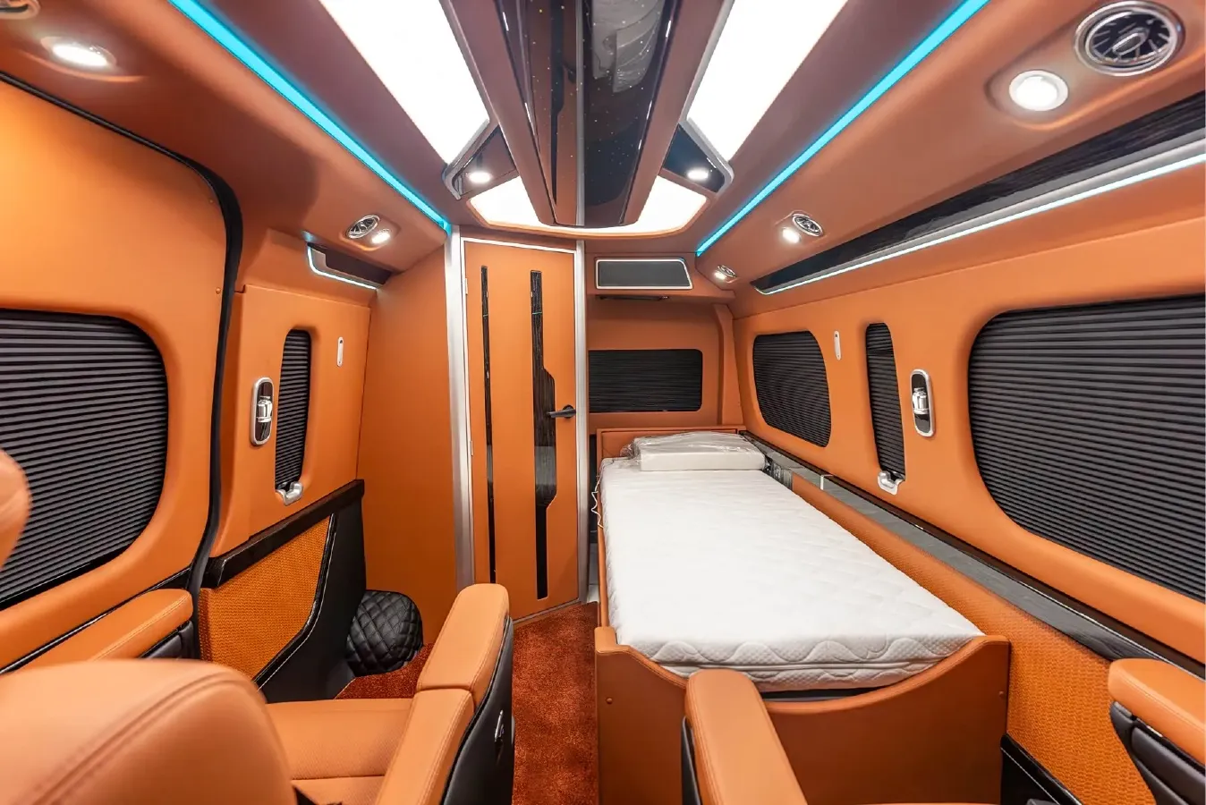 2024 Century Century 3.5L 262HP V6 E-CVT PHEV 18.1KWH,autocango,china used car exporter,china ev exporter,chinese used car exporter,chinese used ev exporter