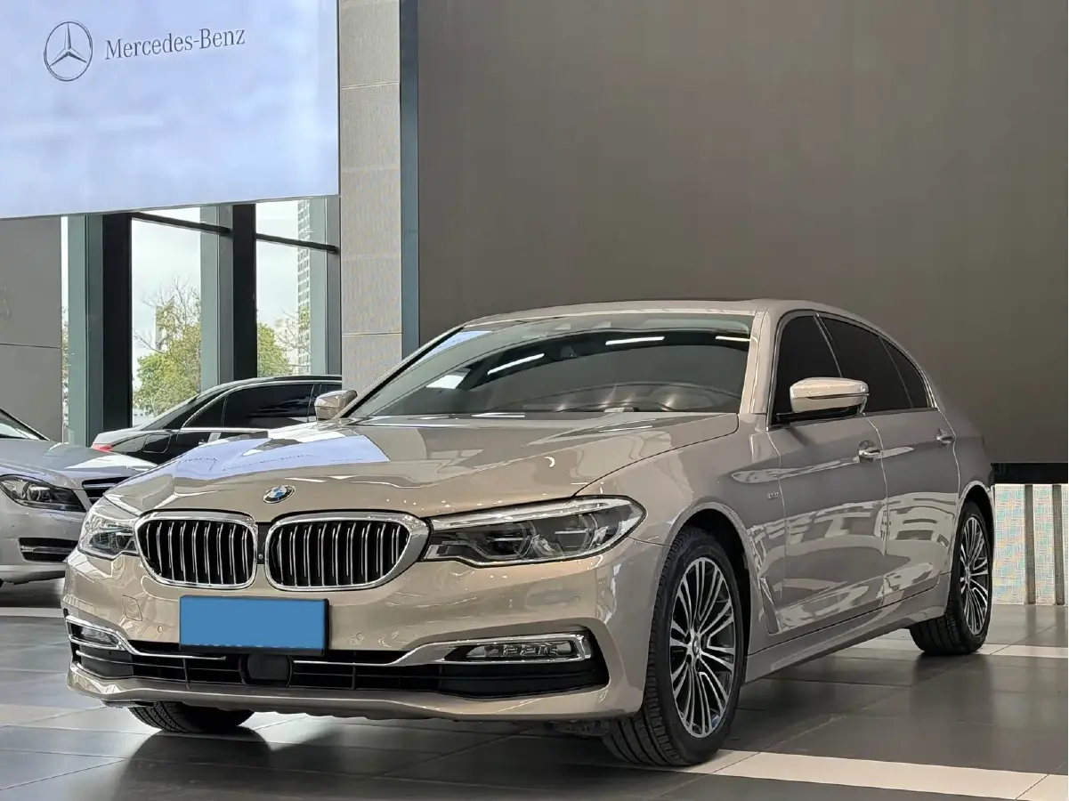 2018 BMW 5 Series 3.0T 340HP L6 8AT