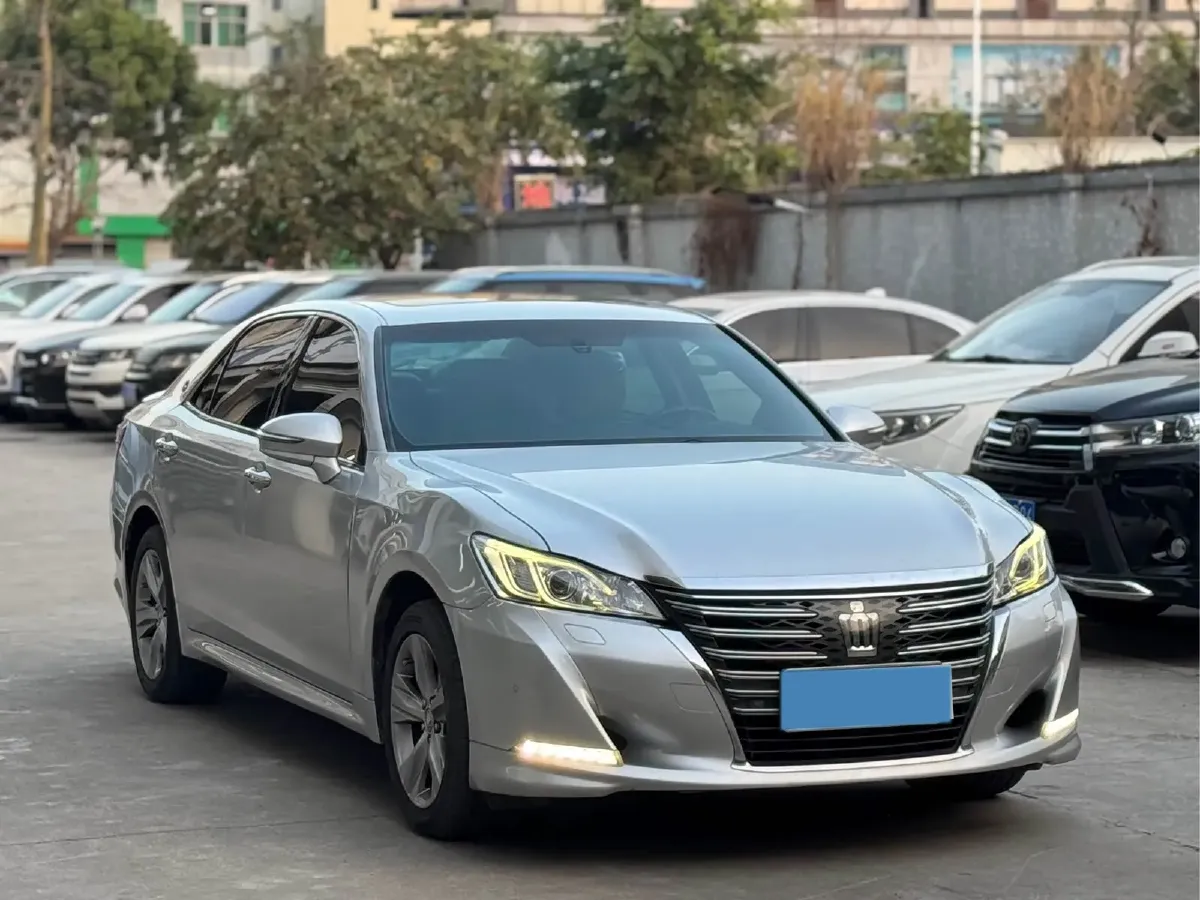 2015 Toyota Crown 2.0T 235HP L4 8AT,autocango,china used car exporter,china ev exporter,chinese used car exporter,chinese used ev exporter