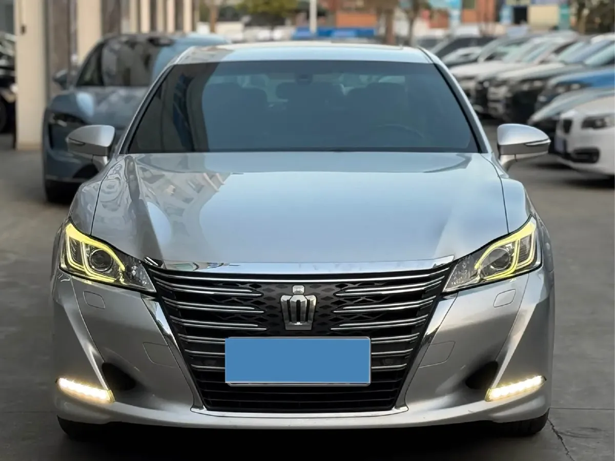 2015 Toyota Crown 2.0T 235HP L4 8AT,autocango,china used car exporter,china ev exporter,chinese used car exporter,chinese used ev exporter