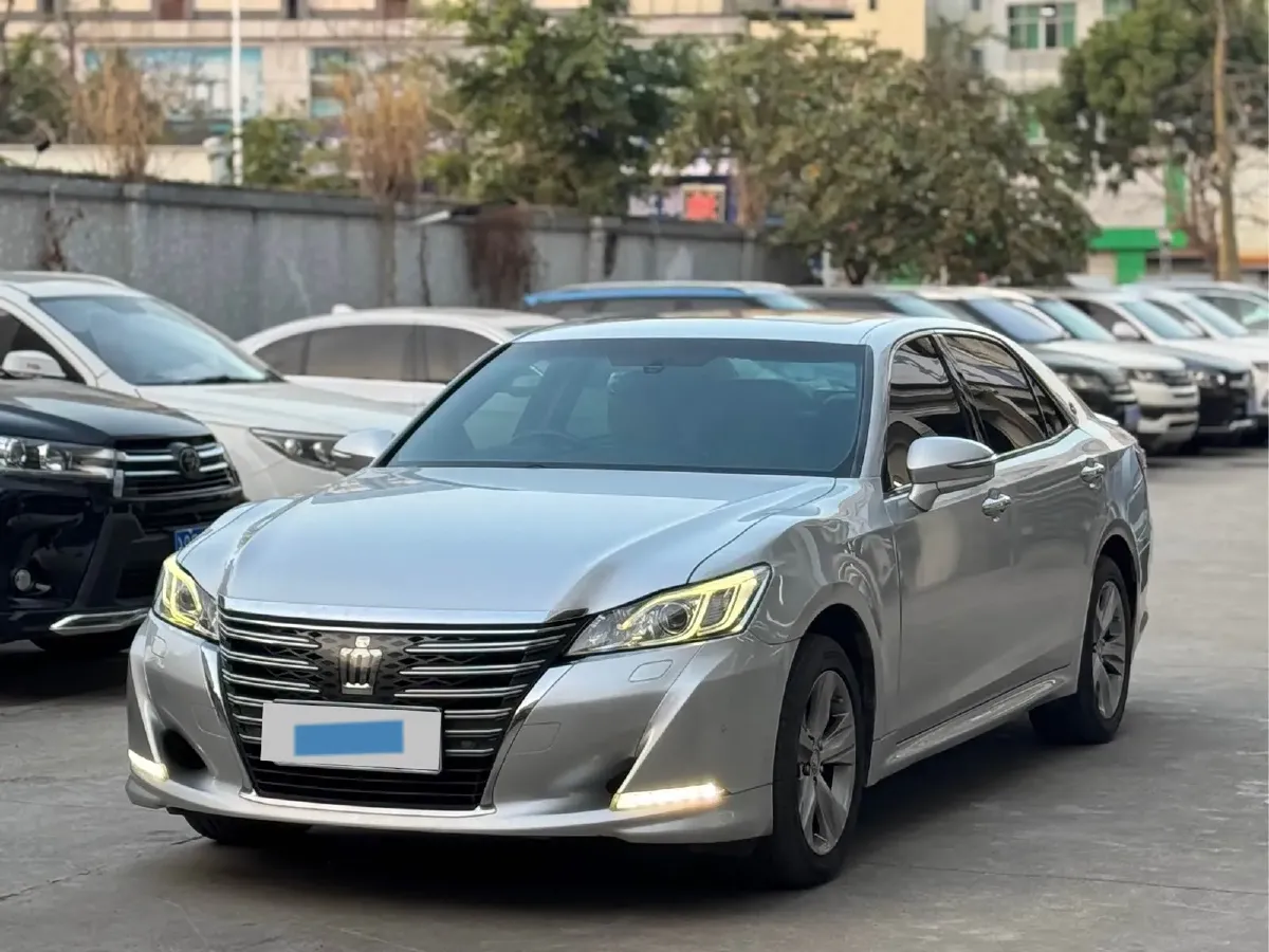 2015 Toyota Crown 2.0T 235HP L4 8AT,autocango,china used car exporter,china ev exporter,chinese used car exporter,chinese used ev exporter
