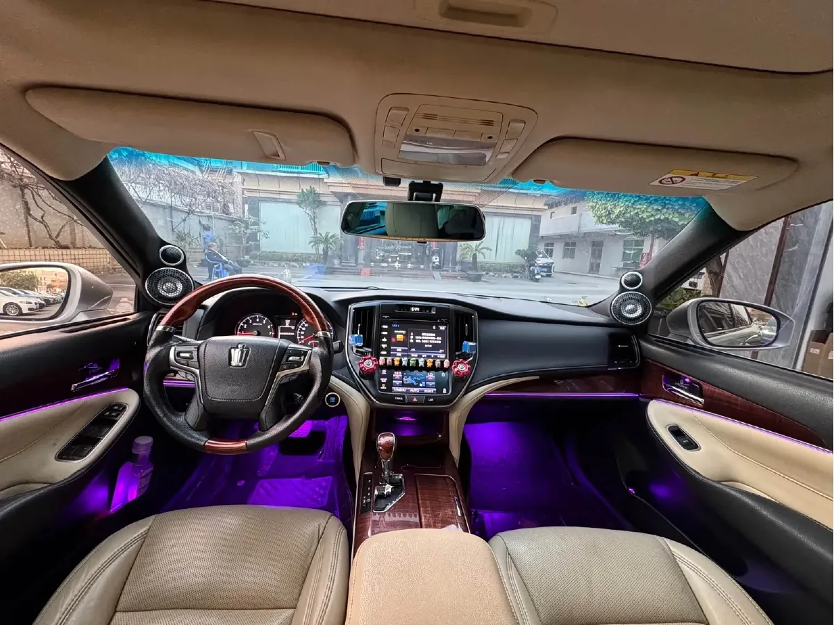 2015 Toyota Crown 2.0T 235HP L4 8AT,autocango,china used car exporter,china ev exporter,chinese used car exporter,chinese used ev exporter