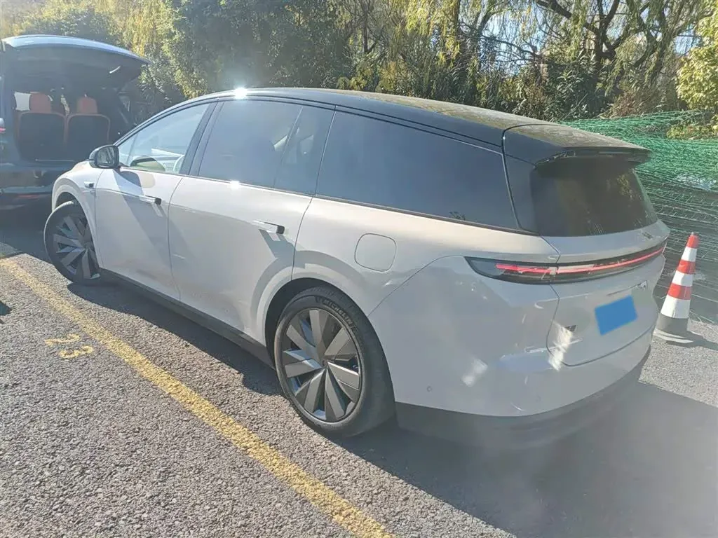 2025 Li i8 BEV,autocango,china used car exporter,china ev exporter,chinese used car exporter,chinese used ev exporter