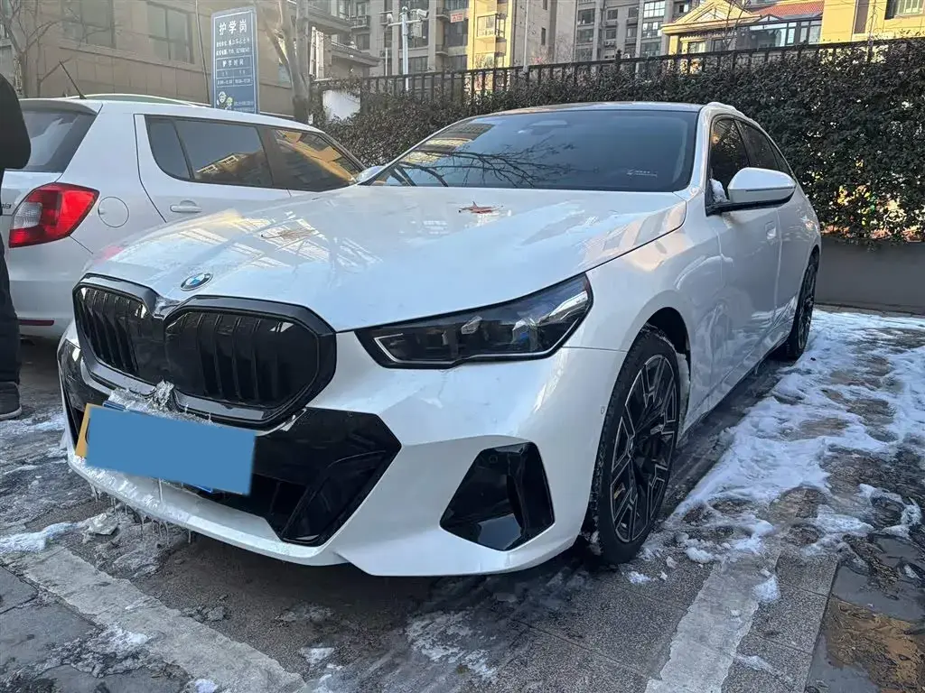 2026 BMW 5 Series 2.0T 258HP L4 8AT