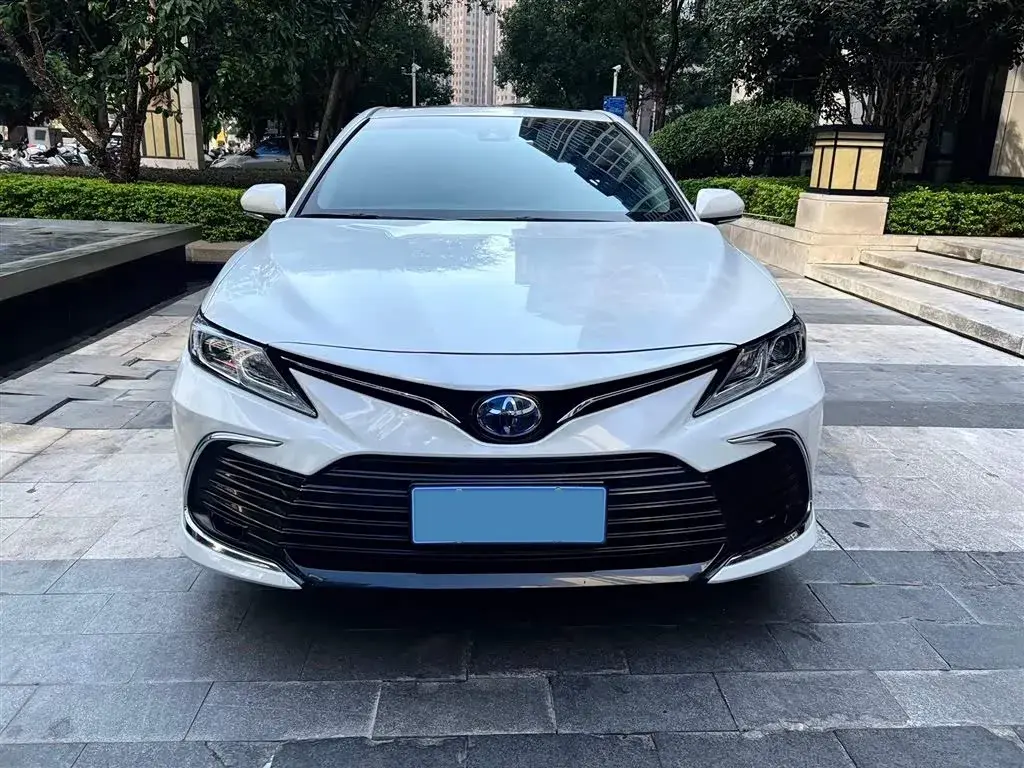 2021 Toyota Camry 2.5L 178HP L4 E-CVT Hybrid