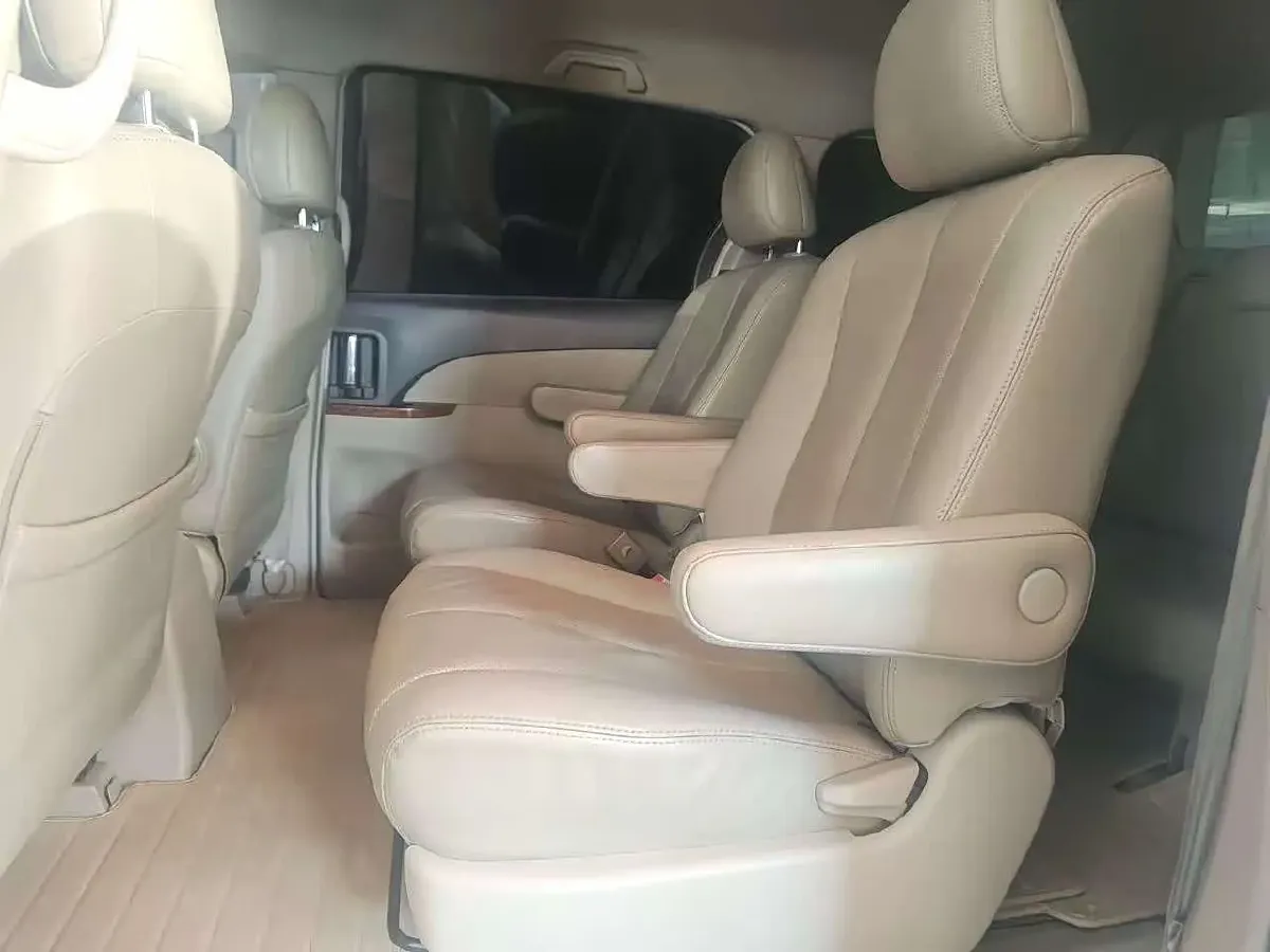 2013 BYD M6 2.4L 160HP L4 4AT,autocango,china used car exporter,china ev exporter,chinese used car exporter,chinese used ev exporter