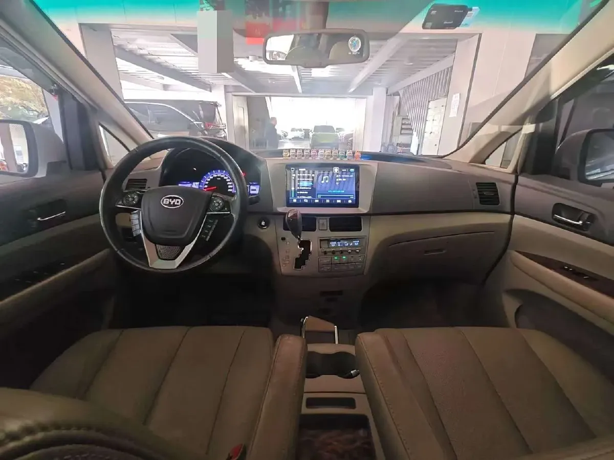 2013 BYD M6 2.4L 160HP L4 4AT,autocango,china used car exporter,china ev exporter,chinese used car exporter,chinese used ev exporter