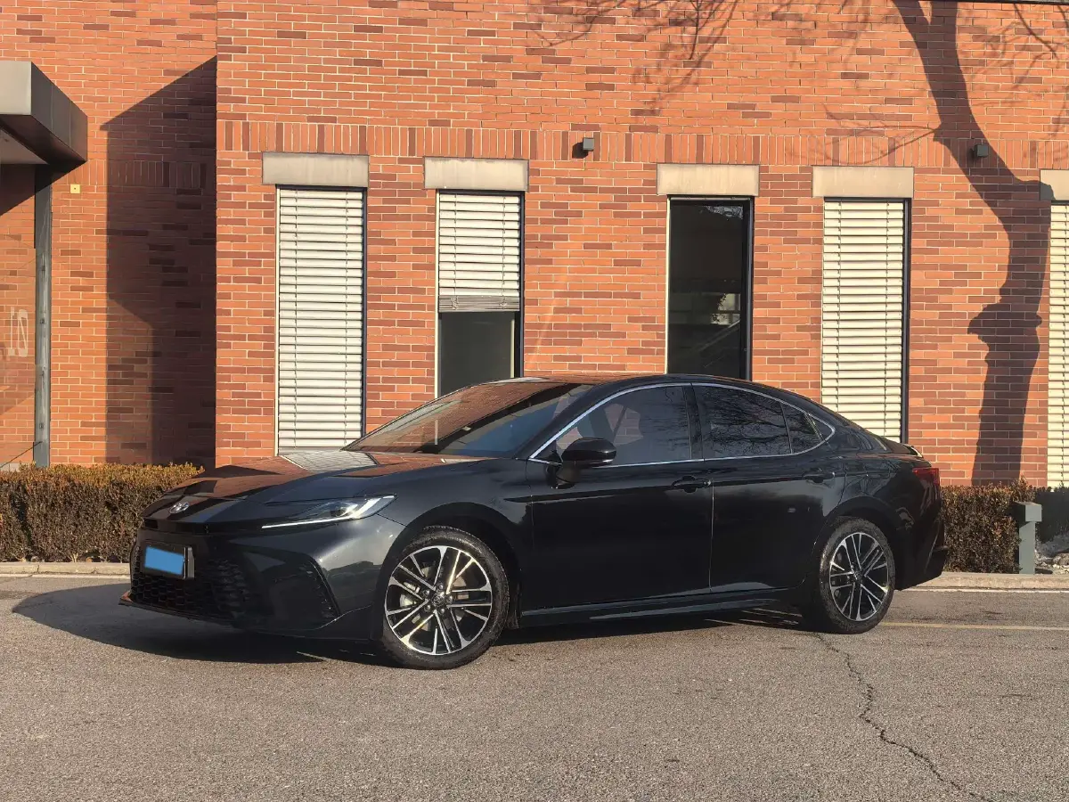 2026 Toyota Camry 2.0L 152HP L4 E-CVT Hybrid