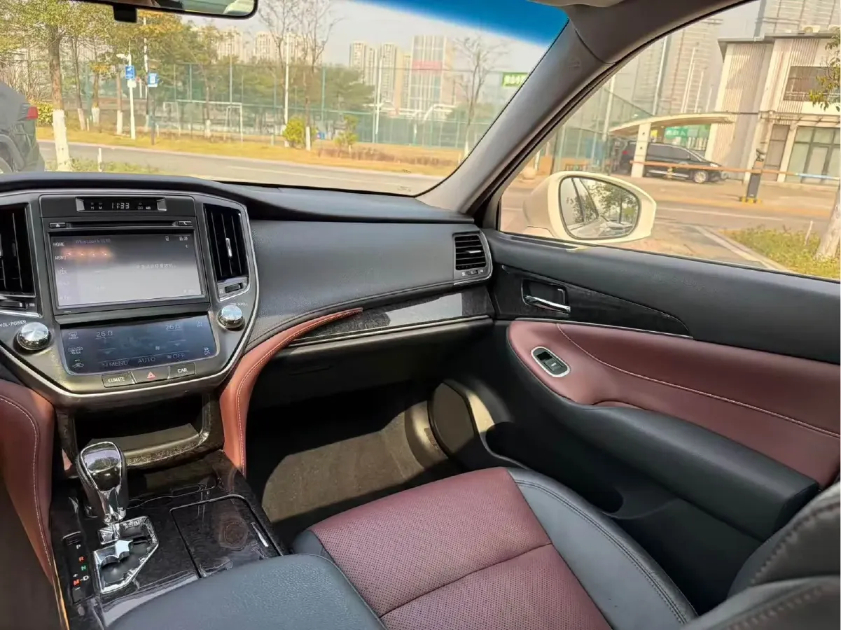 2018 Toyota Crown 2.0T 235HP L4 8AT,autocango,china used car exporter,china ev exporter,chinese used car exporter,chinese used ev exporter