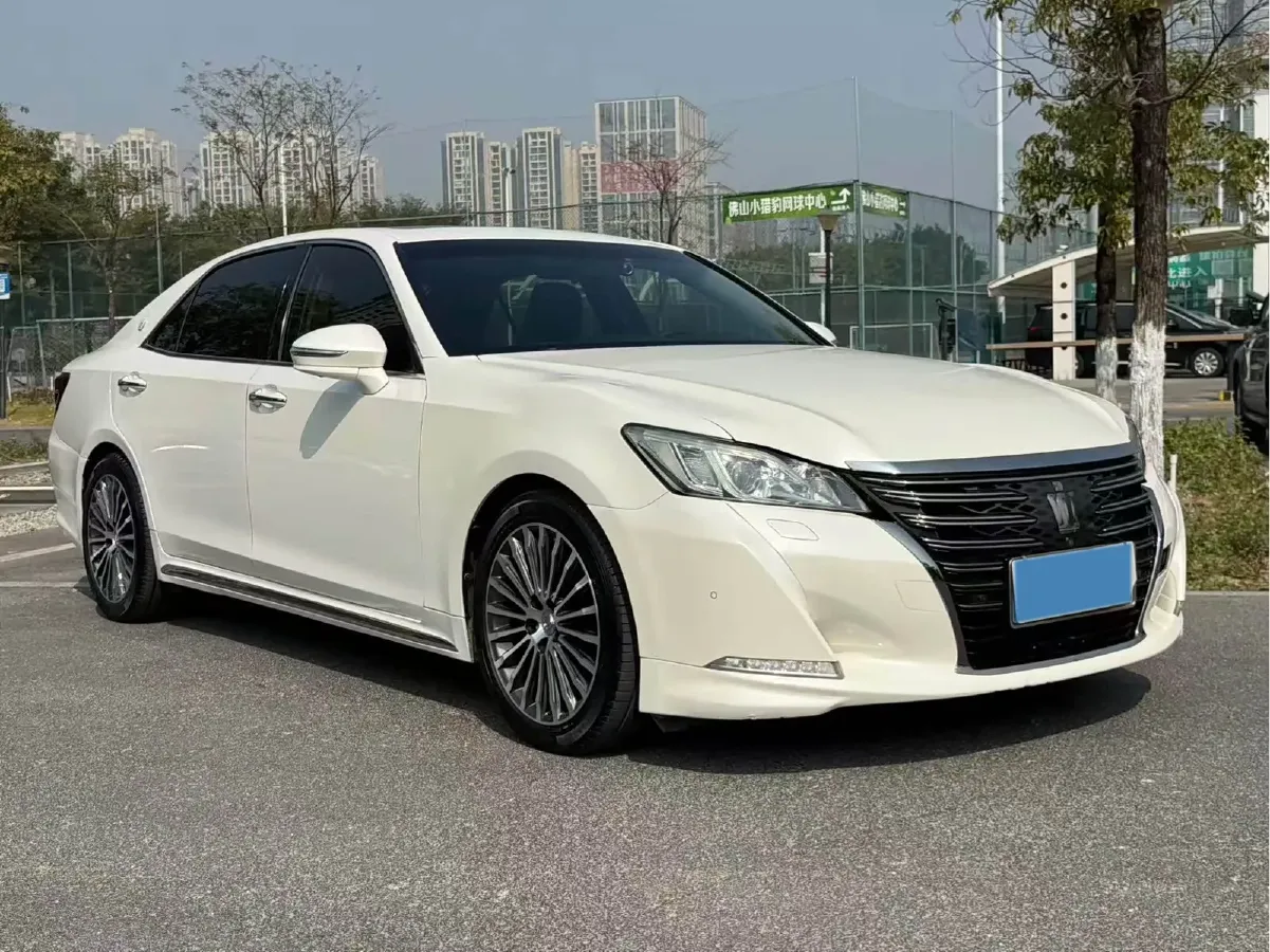 2018 Toyota Crown 2.0T 235HP L4 8AT,autocango,china used car exporter,china ev exporter,chinese used car exporter,chinese used ev exporter
