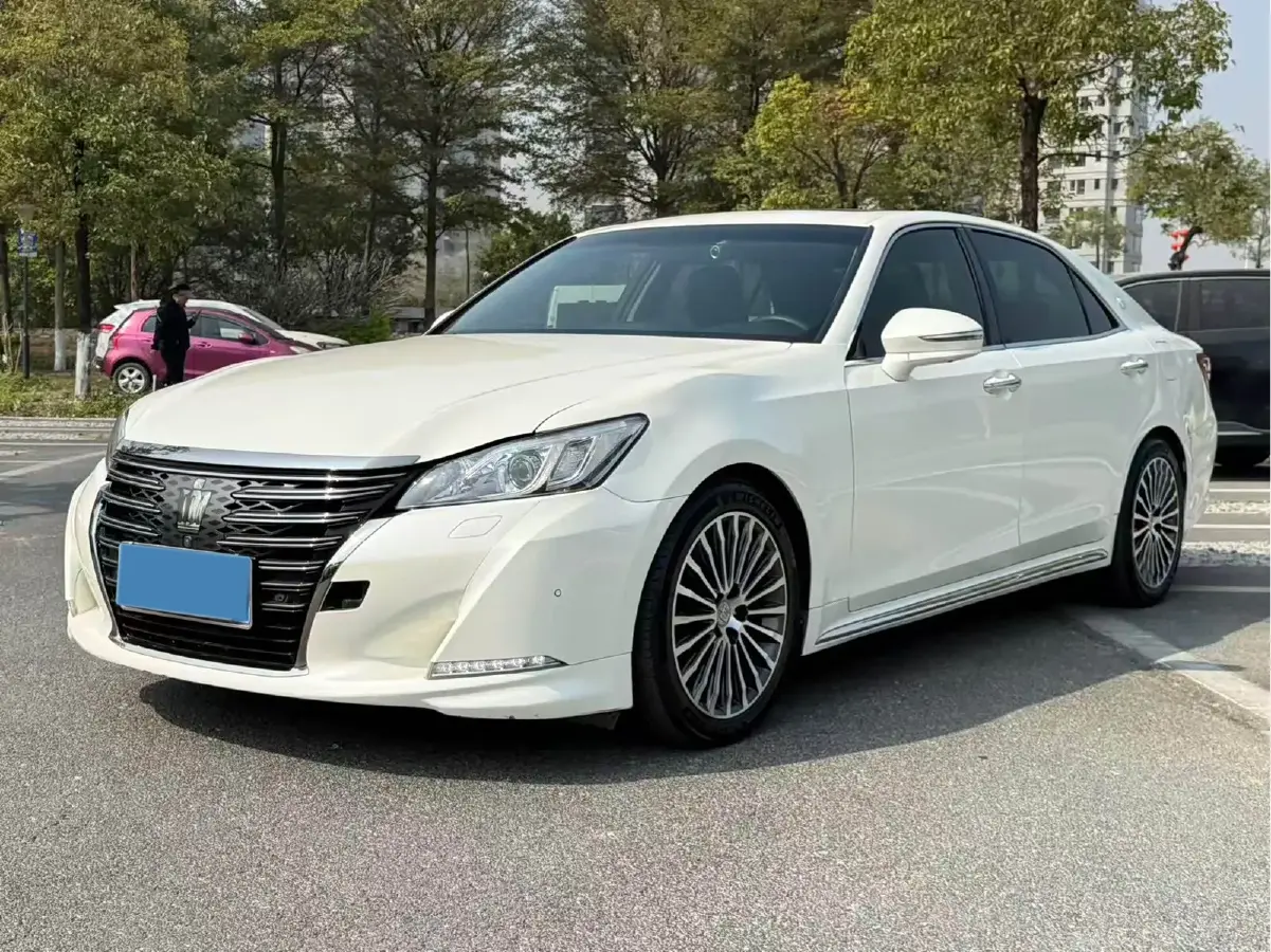 2018 Toyota Crown 2.0T 235HP L4 8AT