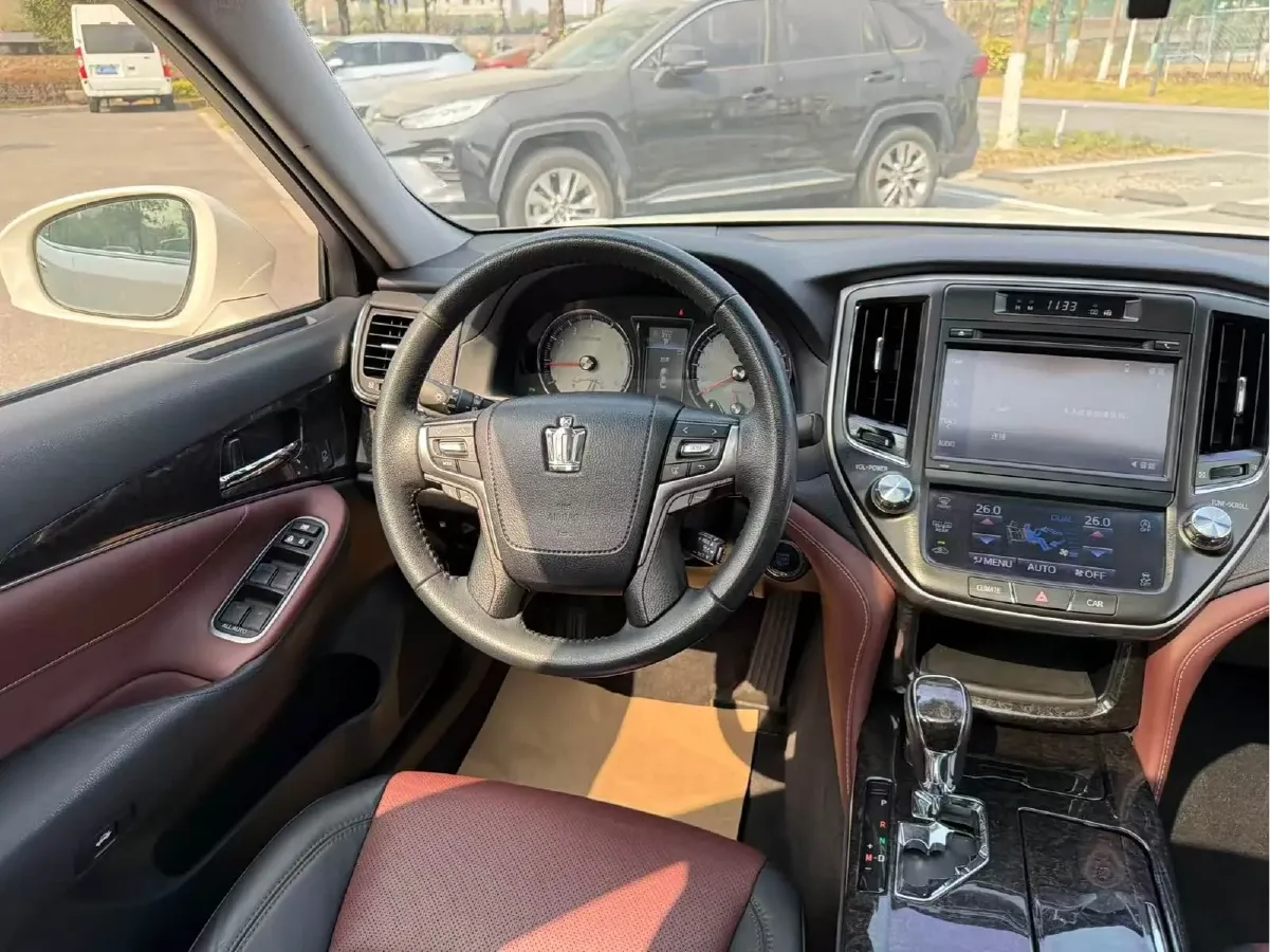 2018 Toyota Crown 2.0T 235HP L4 8AT,autocango,china used car exporter,china ev exporter,chinese used car exporter,chinese used ev exporter