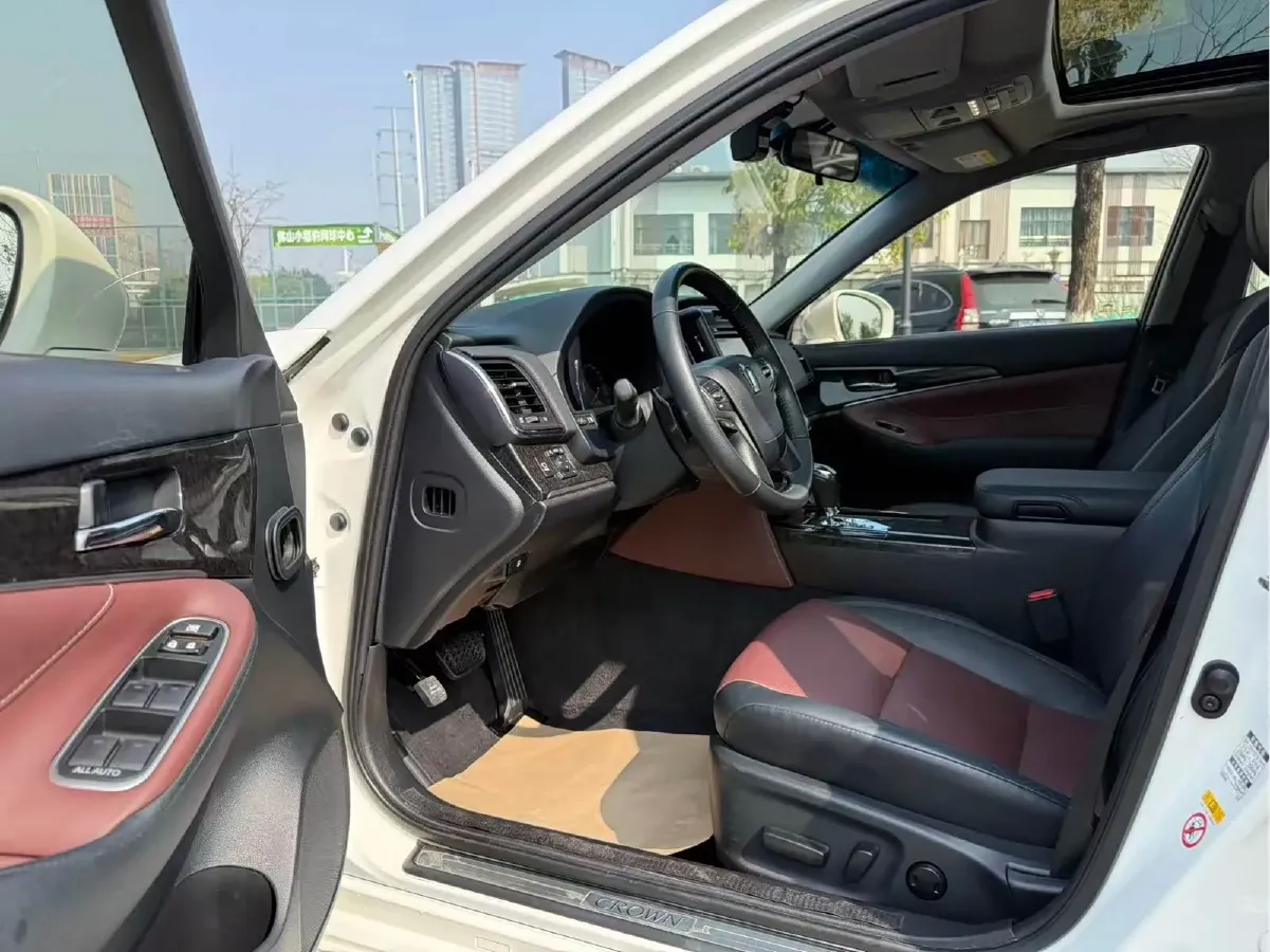 2018 Toyota Crown 2.0T 235HP L4 8AT,autocango,china used car exporter,china ev exporter,chinese used car exporter,chinese used ev exporter