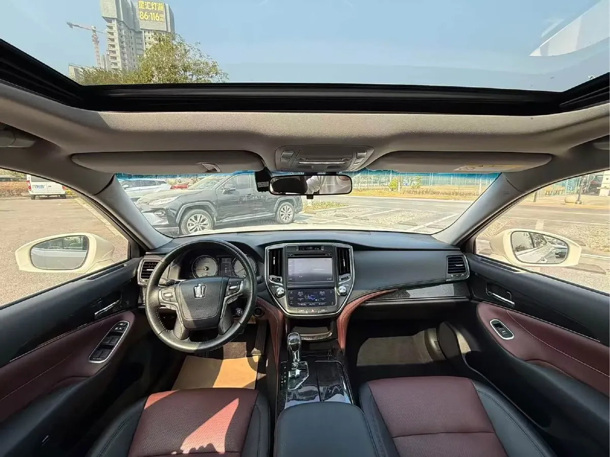 2018 Toyota Crown 2.0T 235HP L4 8AT,autocango,china used car exporter,china ev exporter,chinese used car exporter,chinese used ev exporter