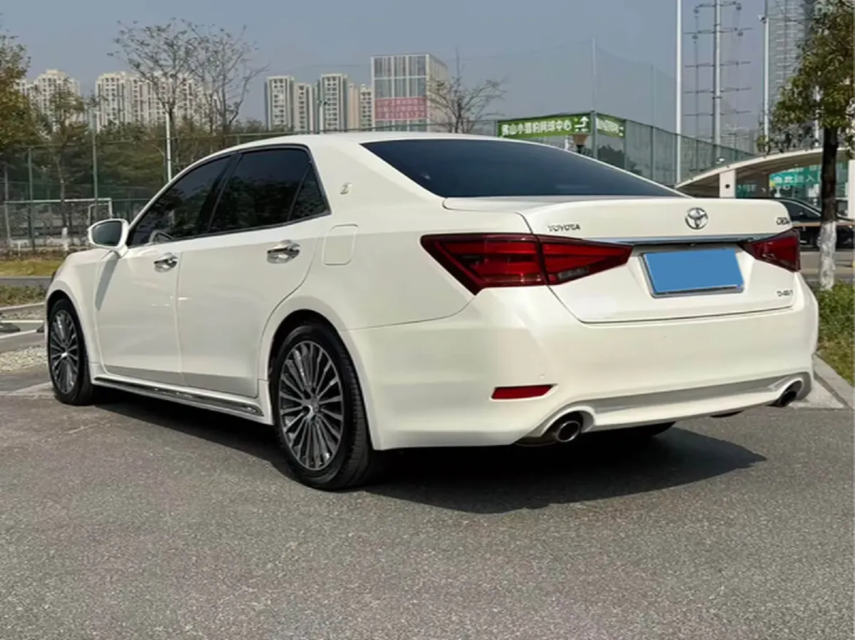 2018 Toyota Crown 2.0T 235HP L4 8AT,autocango,china used car exporter,china ev exporter,chinese used car exporter,chinese used ev exporter