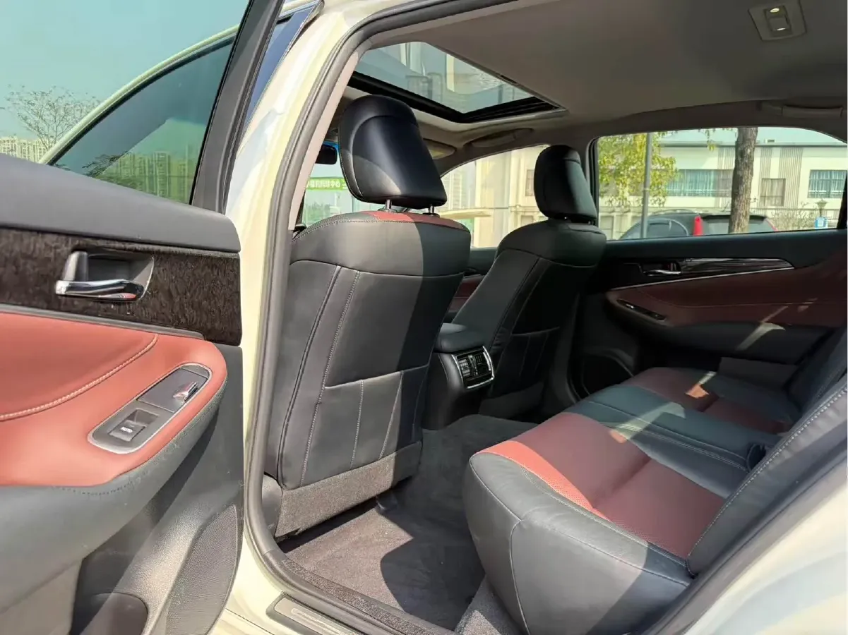 2018 Toyota Crown 2.0T 235HP L4 8AT,autocango,china used car exporter,china ev exporter,chinese used car exporter,chinese used ev exporter