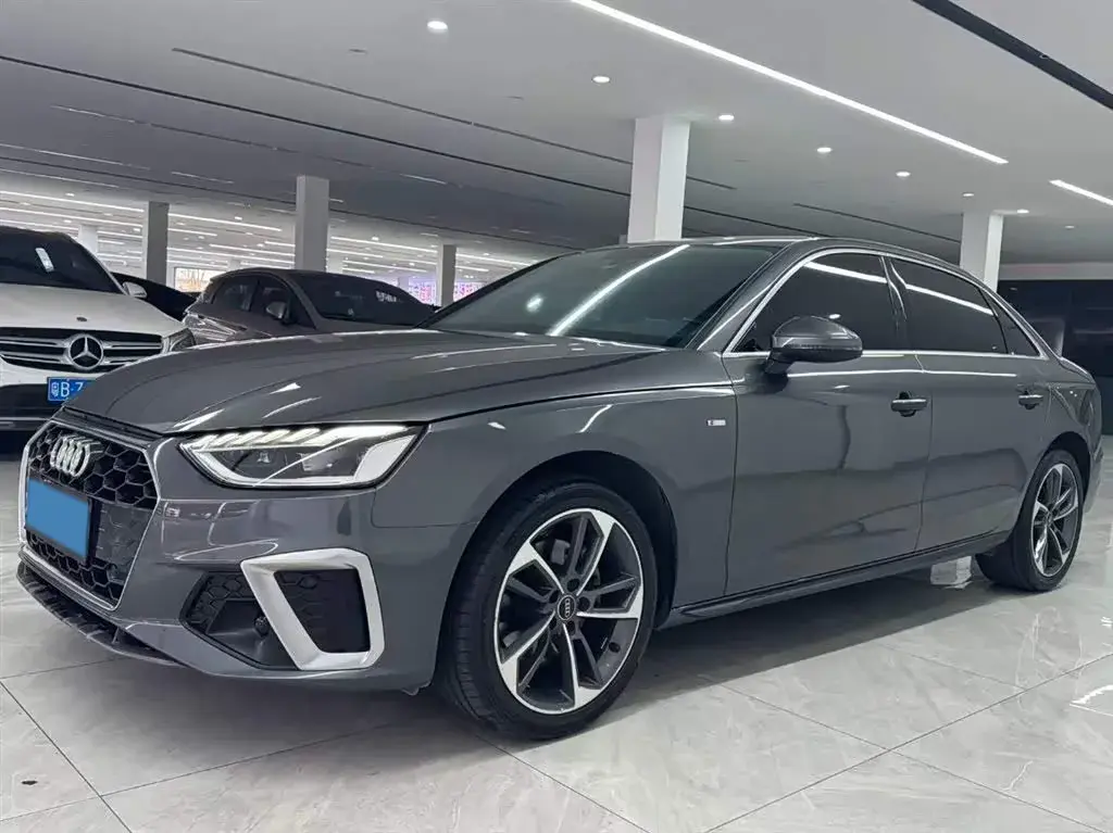 2022 Audi A4L 2.0T 190HP L4 7DCT