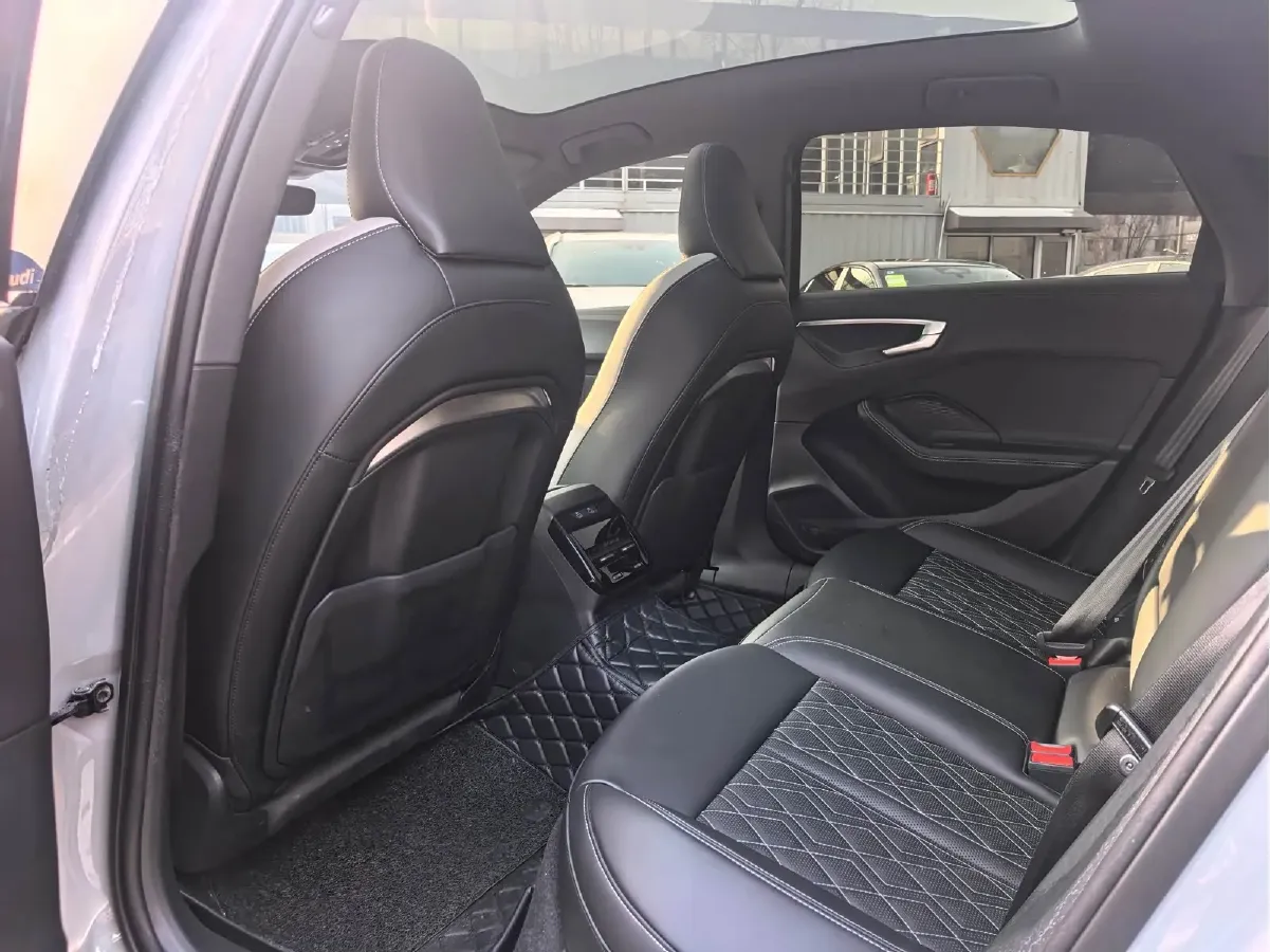 2026 Audi A5L 2.0T 204HP L4 7DCT,autocango,china used car exporter,china ev exporter,chinese used car exporter,chinese used ev exporter