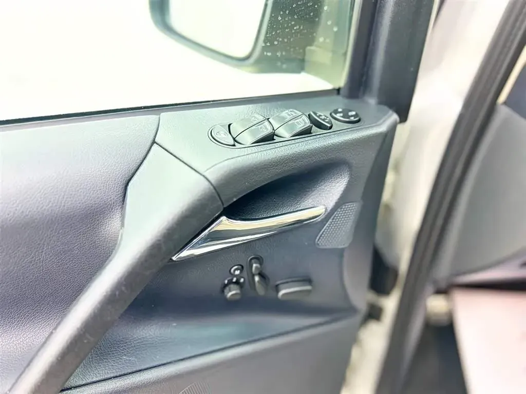 2011 Mercedes-Benz Viano 3.5L 258HP V6 5AT,autocango,china used car exporter,china ev exporter,chinese used car exporter,chinese used ev exporter