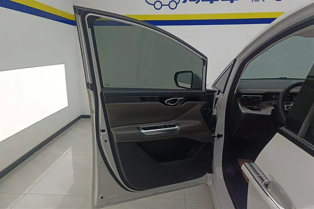 2024 GAC Trumpchi E8 2.0L 140HP L4 2DHT Hybrid,autocango,china used car exporter,china ev exporter,chinese used car exporter,chinese used ev exporter