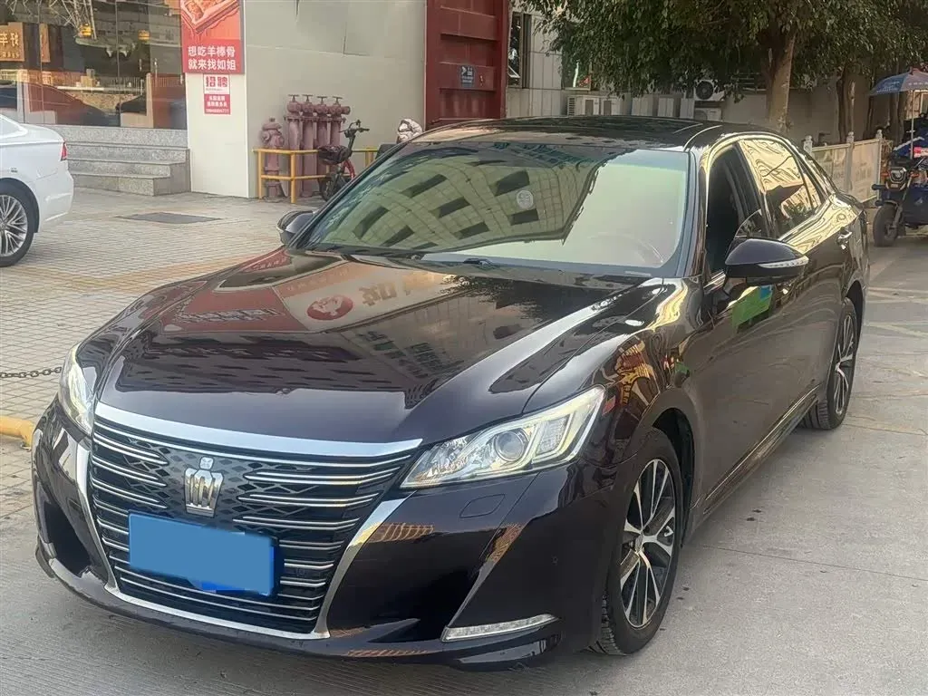 2018 Toyota Crown 2.0T 235HP L4 8AT,autocango,china used car exporter,china ev exporter,chinese used car exporter,chinese used ev exporter