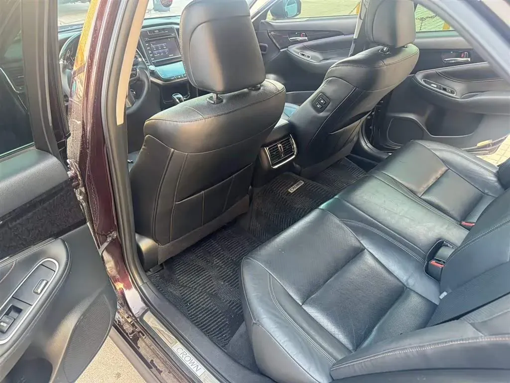 2018 Toyota Crown 2.0T 235HP L4 8AT,autocango,china used car exporter,china ev exporter,chinese used car exporter,chinese used ev exporter
