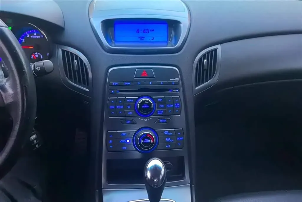 2009 Hyundai Rohens-Coupe 2.0T 210HP L4 5AT,autocango,china used car exporter,china ev exporter,chinese used car exporter,chinese used ev exporter