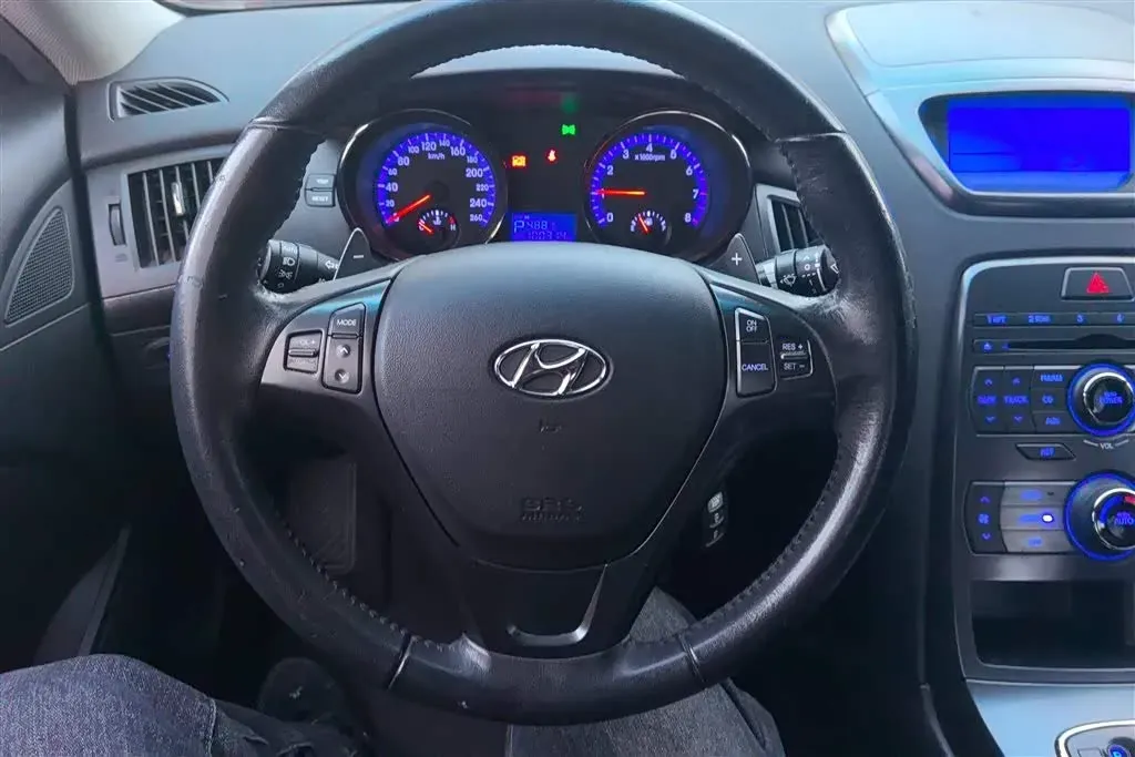 2009 Hyundai Rohens-Coupe 2.0T 210HP L4 5AT,autocango,china used car exporter,china ev exporter,chinese used car exporter,chinese used ev exporter