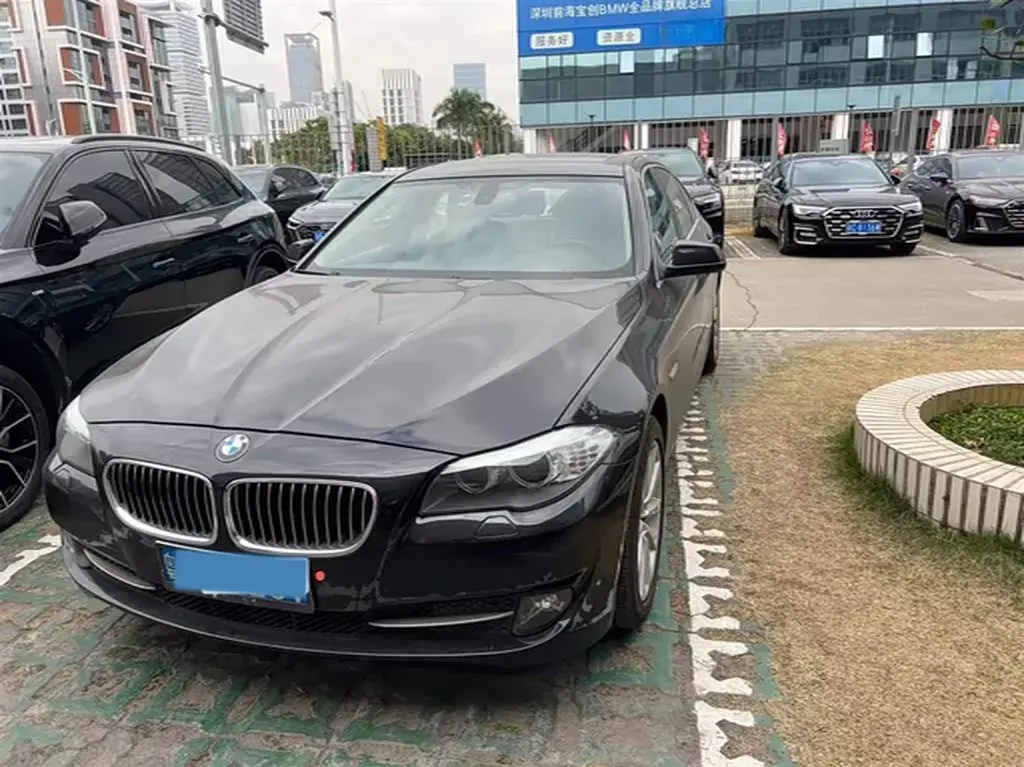 2012 BMW 5 Series 3.0L 258HP L6 8AT