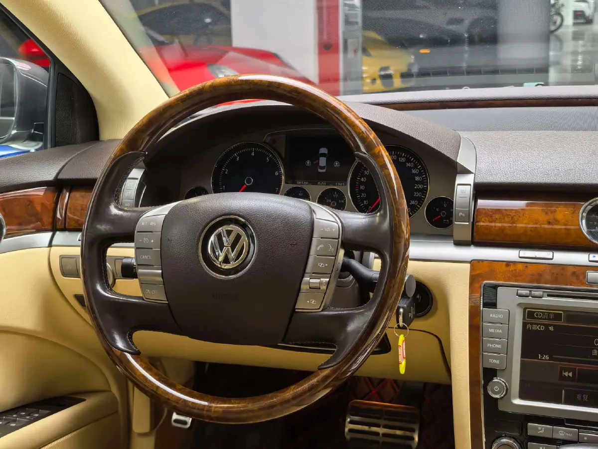 2012 Volkswagen Pheaton 3.0L 250HP V6 6AT,autocango,china used car exporter,china ev exporter,chinese used car exporter,chinese used ev exporter