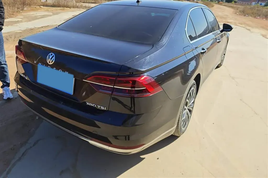 2018 Volkswagen Phideon 2.0T 224HP L4 7DCT,autocango,china used car exporter,china ev exporter,chinese used car exporter,chinese used ev exporter