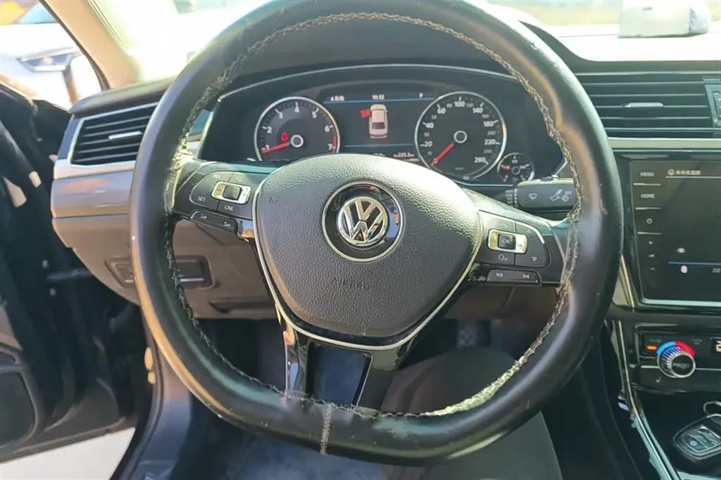 2018 Volkswagen Phideon 2.0T 224HP L4 7DCT,autocango,china used car exporter,china ev exporter,chinese used car exporter,chinese used ev exporter