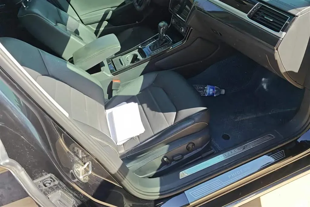 2018 Volkswagen Phideon 2.0T 224HP L4 7DCT,autocango,china used car exporter,china ev exporter,chinese used car exporter,chinese used ev exporter