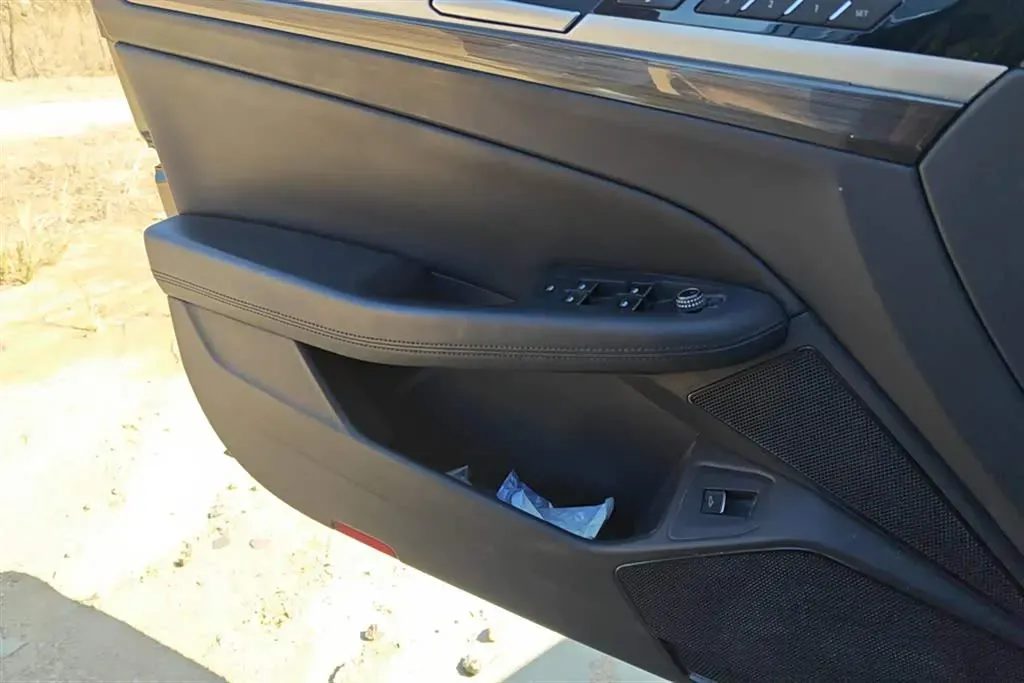 2018 Volkswagen Phideon 2.0T 224HP L4 7DCT,autocango,china used car exporter,china ev exporter,chinese used car exporter,chinese used ev exporter