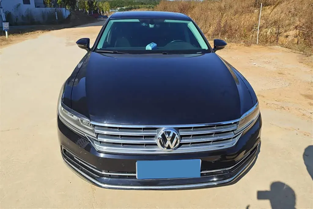 2018 Volkswagen Phideon 2.0T 224HP L4 7DCT,autocango,china used car exporter,china ev exporter,chinese used car exporter,chinese used ev exporter