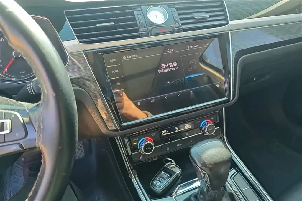 2018 Volkswagen Phideon 2.0T 224HP L4 7DCT,autocango,china used car exporter,china ev exporter,chinese used car exporter,chinese used ev exporter