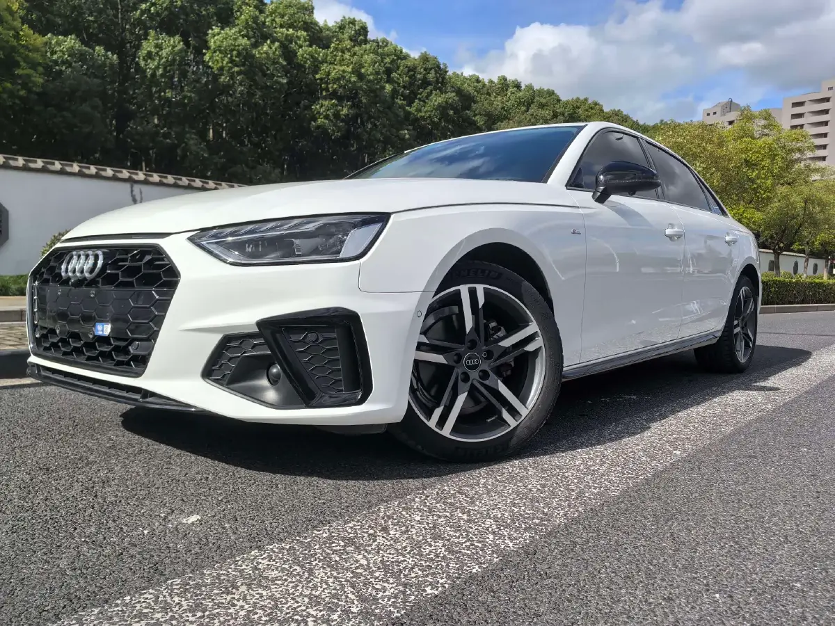 2022 Audi A4L 2.0T 150HP L4 7DCT
