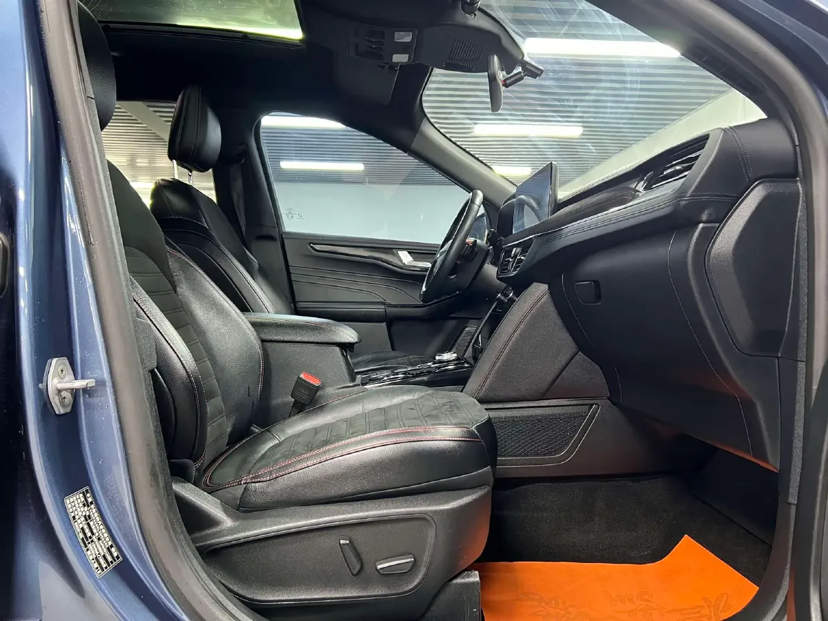 2020 Ford Escape 2.0T 248HP L4 8AT,autocango,china used car exporter,china ev exporter,chinese used car exporter,chinese used ev exporter