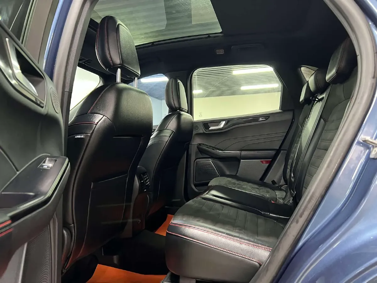 2020 Ford Escape 2.0T 248HP L4 8AT,autocango,china used car exporter,china ev exporter,chinese used car exporter,chinese used ev exporter