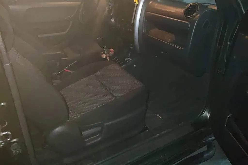 2015 Suzuki Jimny 1.3L 85HP L4 5MT,autocango,china used car exporter,china ev exporter,chinese used car exporter,chinese used ev exporter