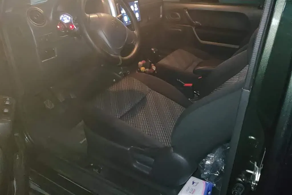 2015 Suzuki Jimny 1.3L 85HP L4 5MT,autocango,china used car exporter,china ev exporter,chinese used car exporter,chinese used ev exporter