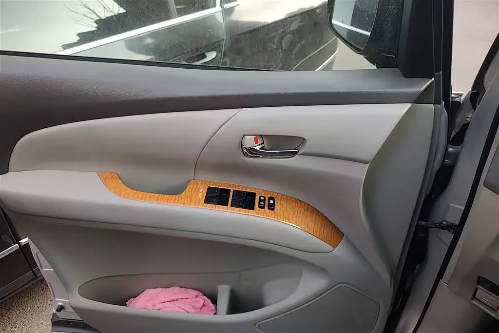 2006 Toyota Previa 2.4L 170HP L4 4AT,autocango,china used car exporter,china ev exporter,chinese used car exporter,chinese used ev exporter