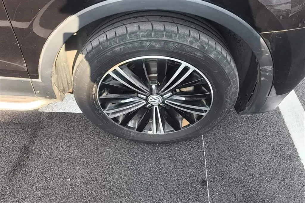 2019 Volkswagen Tiguan L 2.0T 186HP L4 7DCT,autocango,china used car exporter,china ev exporter,chinese used car exporter,chinese used ev exporter