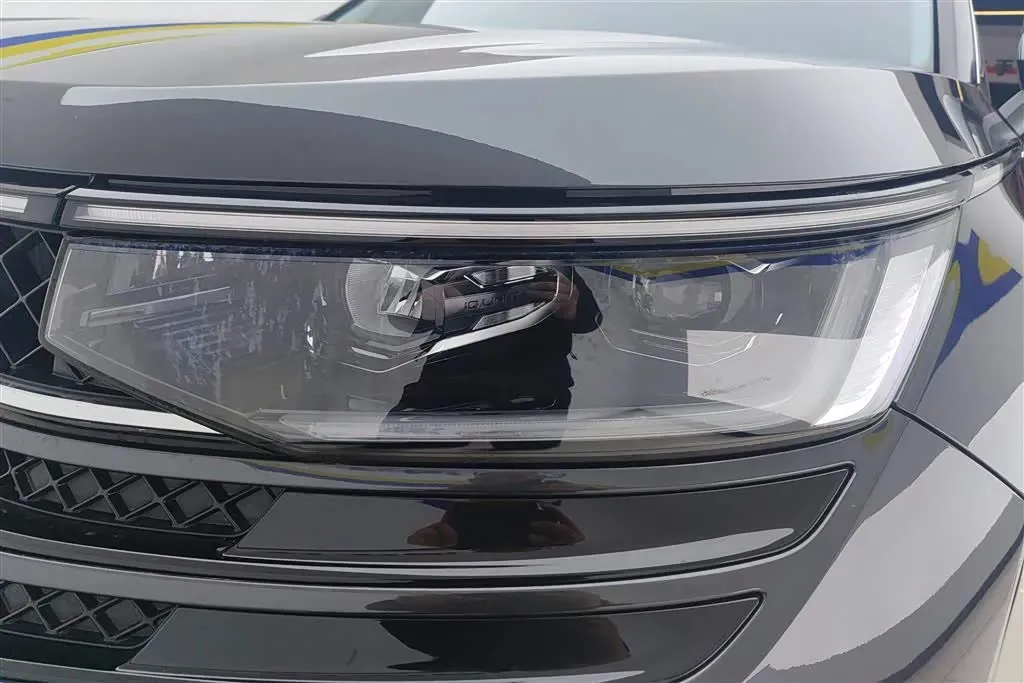 2023 Volkswagen Tavendor 2.0T 220HP L4 7DCT,autocango,china used car exporter,china ev exporter,chinese used car exporter,chinese used ev exporter