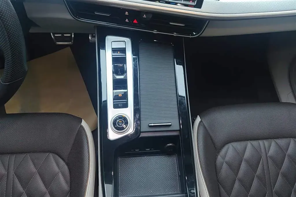 2023 Volkswagen Tavendor 2.0T 220HP L4 7DCT,autocango,china used car exporter,china ev exporter,chinese used car exporter,chinese used ev exporter