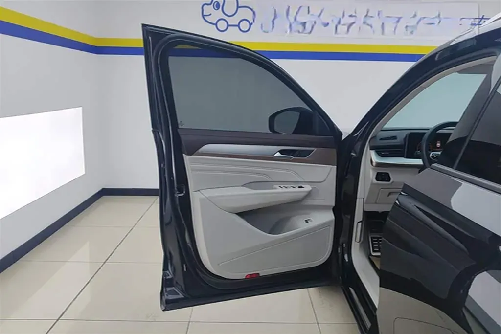 2023 Volkswagen Tavendor 2.0T 220HP L4 7DCT,autocango,china used car exporter,china ev exporter,chinese used car exporter,chinese used ev exporter