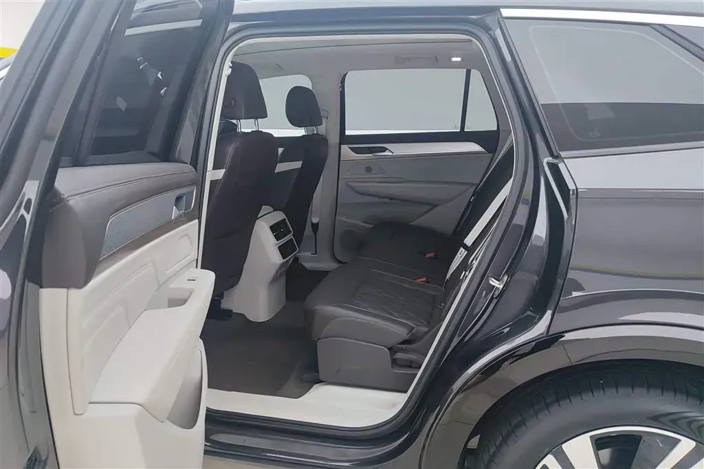 2023 Volkswagen Tavendor 2.0T 220HP L4 7DCT,autocango,china used car exporter,china ev exporter,chinese used car exporter,chinese used ev exporter