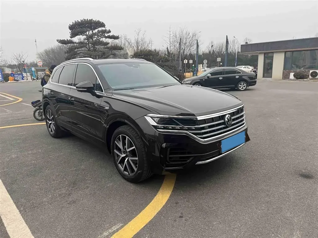 2022 Volkswagen Touareg 3.0T 340HP V6 8AT,autocango,china used car exporter,china ev exporter,chinese used car exporter,chinese used ev exporter